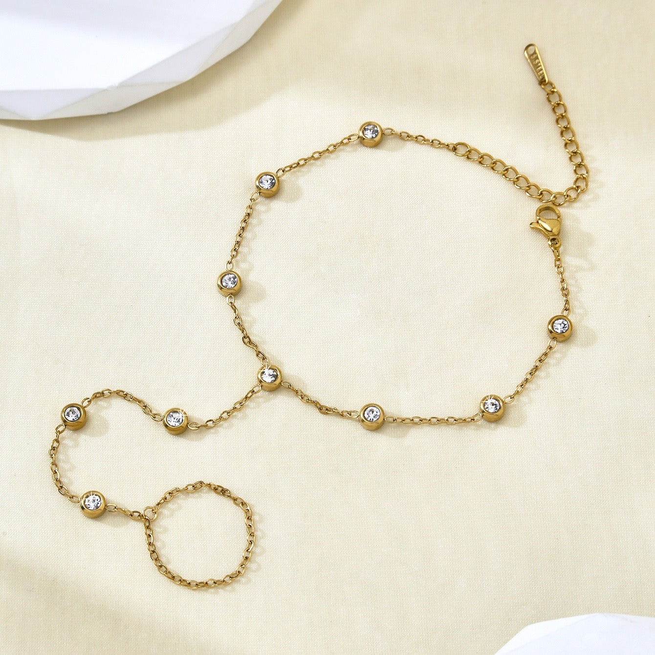 Fiora Hand Chain