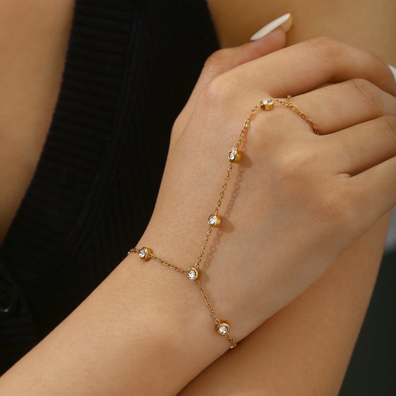 Fiora Hand Chain